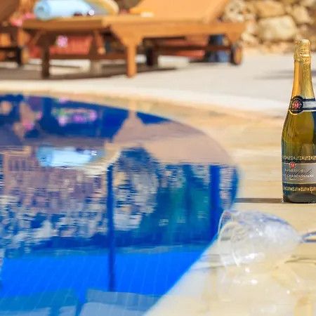Tal-ingliza Boutique - Adults Only * Għasri